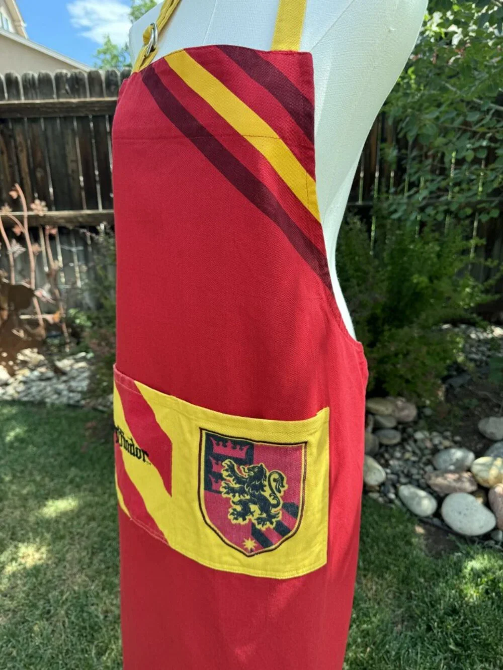 HARRY POTTER x Williams Sonoma Gryffindor Adult Apron